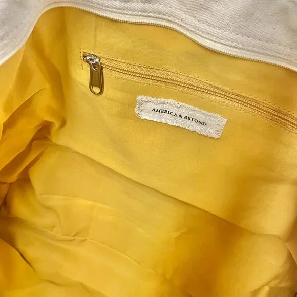 America & Beyond Beaded Weekender Bag - Picture 4 of 10